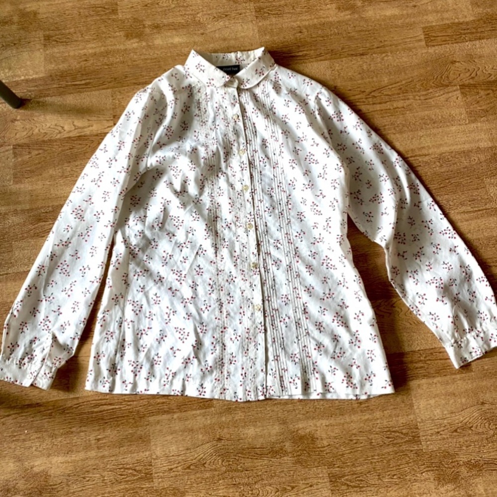 Vintage Panther Womens Delicate Berry/ Floral Print Button Down Pintuck Blouse